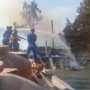 Bangkai Kapal Terbakar di Pelabuhan Limbung Kecamatan Mentok