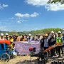 PT Tanjung Alam Jaya Serahkan Bantuan Traktor dan Mesin Perontok Padi untuk Kelompok Tani di Banjar