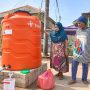 PT Timah dan BPBD Bangka Barat Salurkan 15 Tangki Air Bersih untuk Warga Mentok